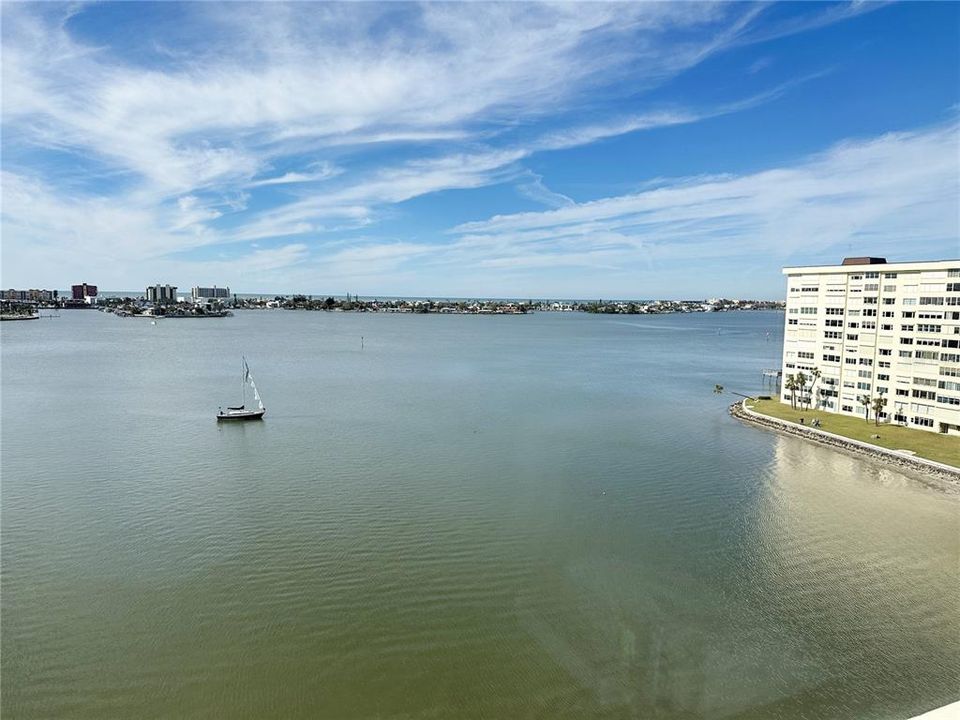 LIVINGROOM VIEW