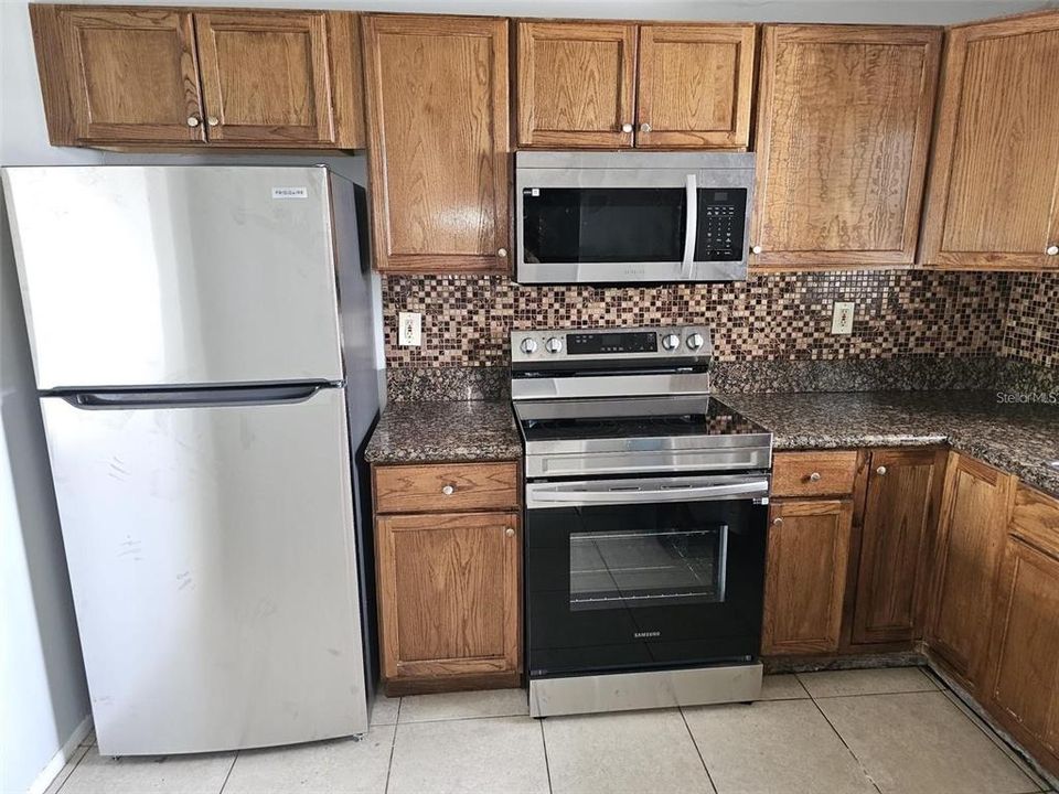 For Sale: $126,500 (1 beds, 1 baths, 742 Square Feet)