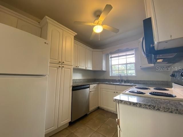 For Rent: $1,989 (2 beds, 2 baths, 1100 Square Feet)