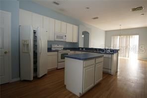 For Rent: $2,100 (3 beds, 2 baths, 1808 Square Feet)