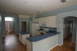 For Rent: $2,100 (3 beds, 2 baths, 1808 Square Feet)