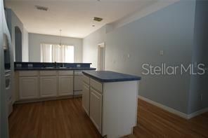 For Rent: $2,100 (3 beds, 2 baths, 1808 Square Feet)