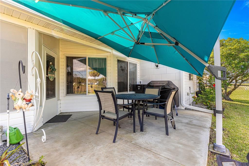 outside porch with umbrella and grilling area - fenced yard