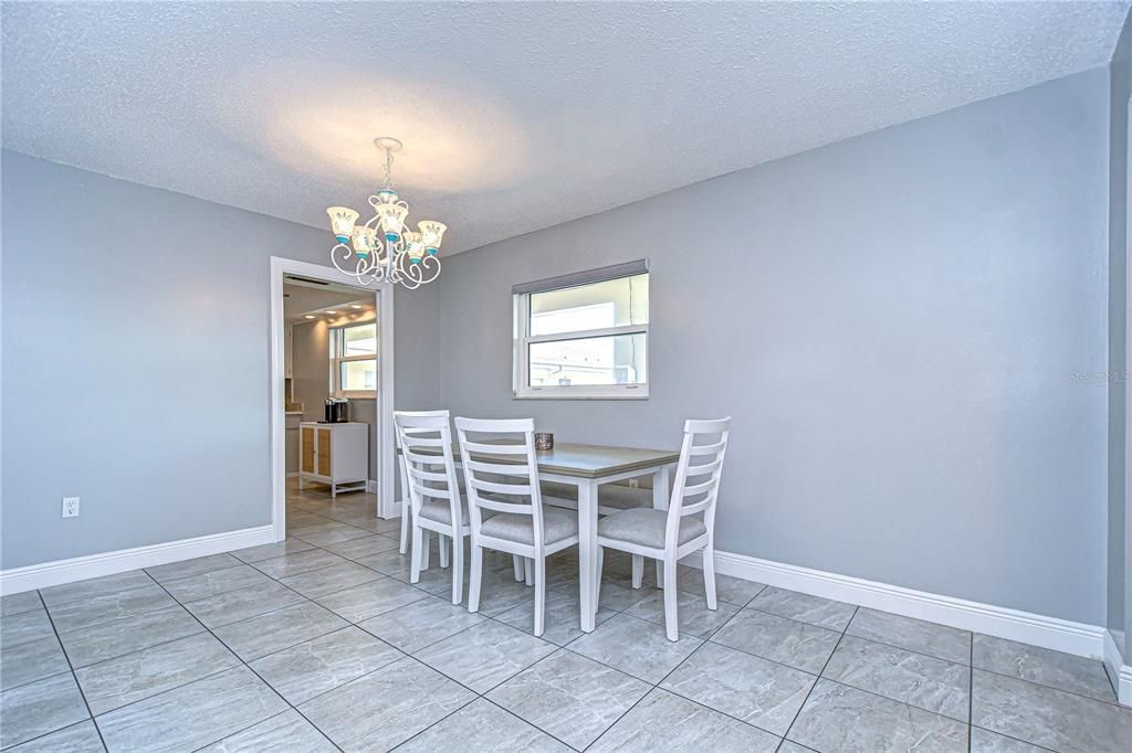 For Sale: $316,900 (2 beds, 2 baths, 1215 Square Feet)