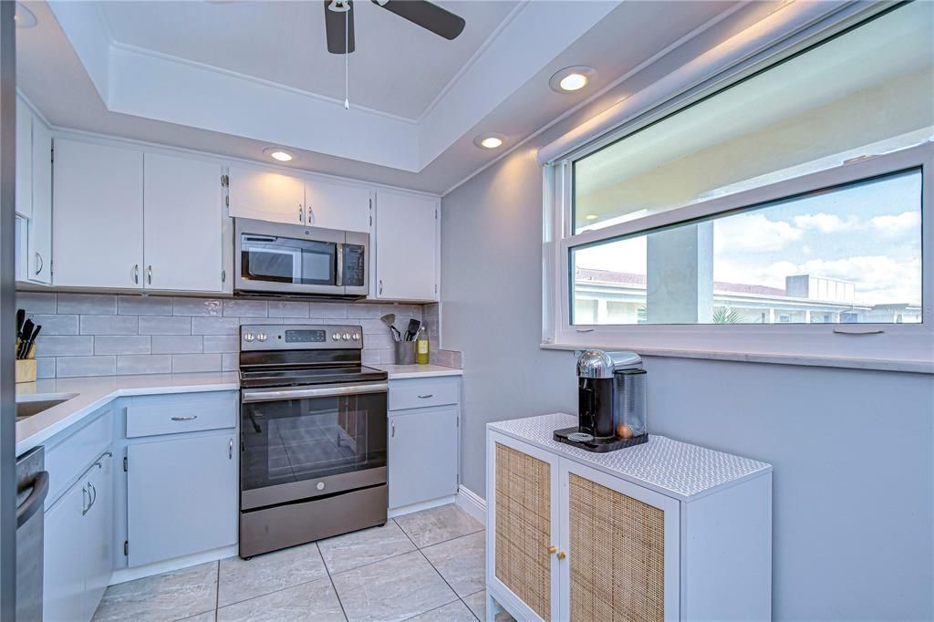 For Sale: $316,900 (2 beds, 2 baths, 1215 Square Feet)