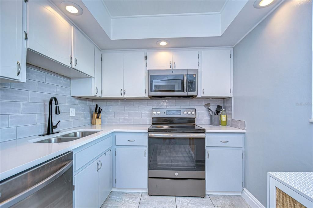 For Sale: $316,900 (2 beds, 2 baths, 1215 Square Feet)