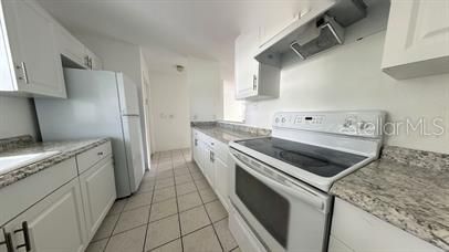 For Sale: $299,999 (2 beds, 2 baths, 1083 Square Feet)