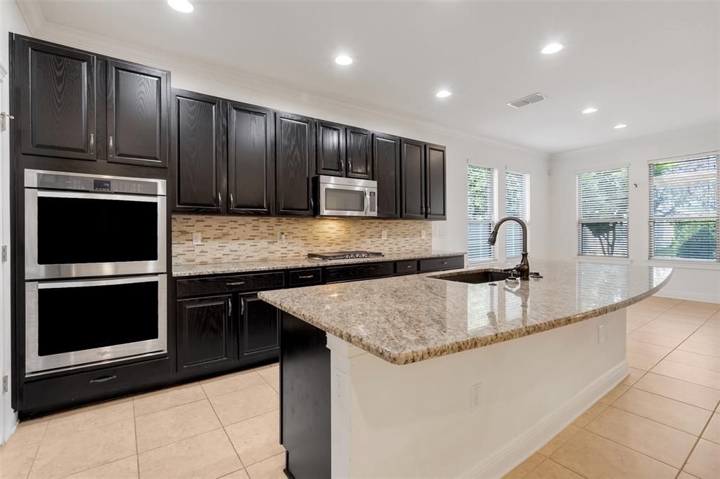 kitchen with Double Oven and gas range