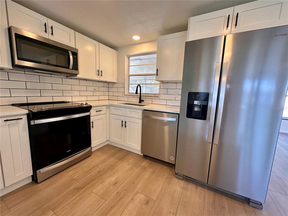 For Sale: $279,900 (2 beds, 1 baths, 1003 Square Feet)