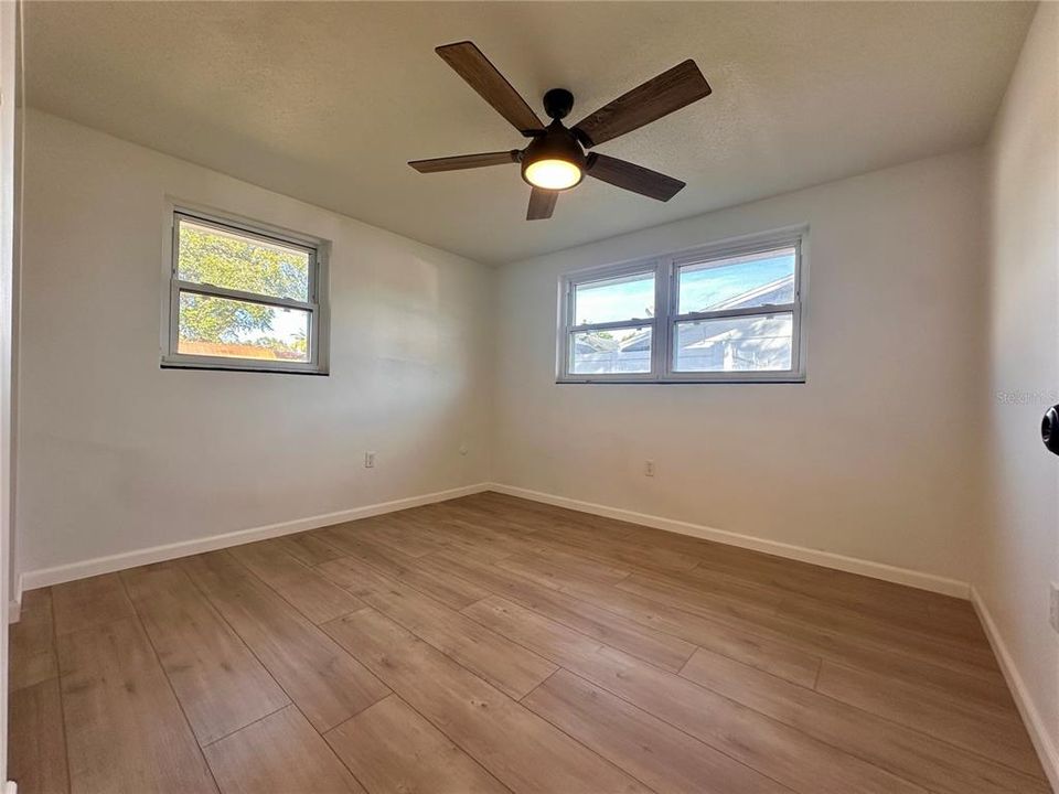 For Sale: $279,900 (2 beds, 1 baths, 1003 Square Feet)