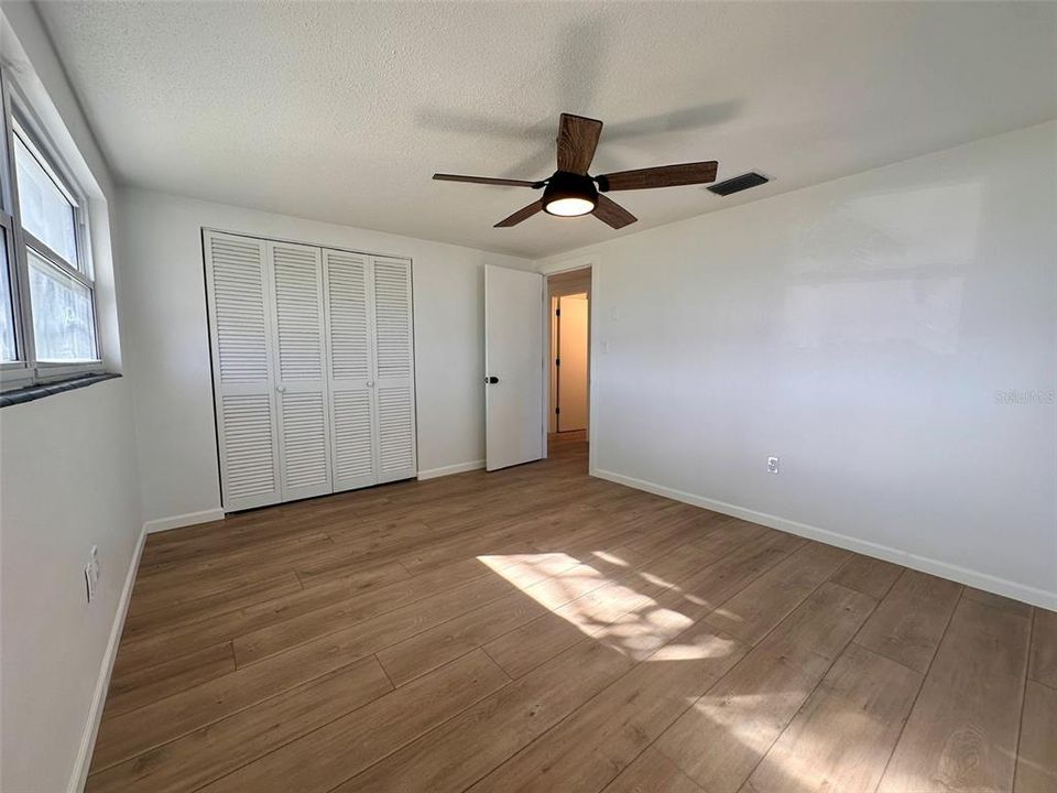 For Sale: $279,900 (2 beds, 1 baths, 1003 Square Feet)