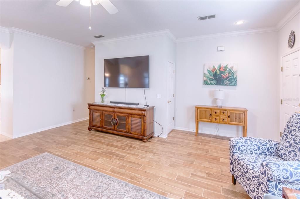 For Sale: $245,000 (2 beds, 2 baths, 1317 Square Feet)