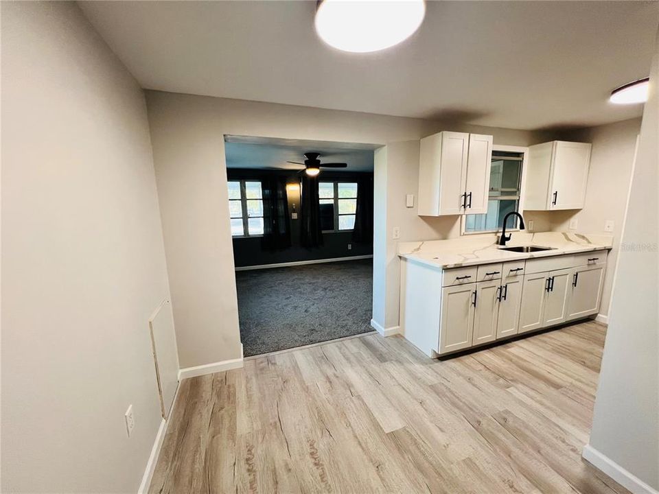 For Sale: $349,900 (2 beds, 1 baths, 912 Square Feet)