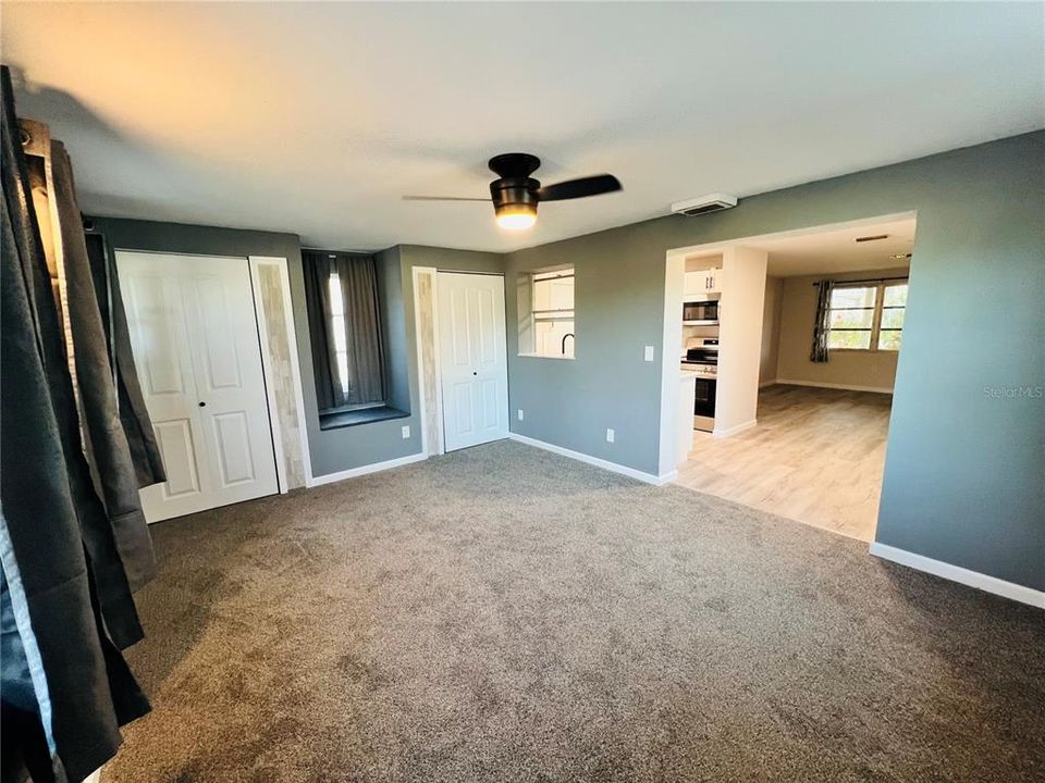 For Sale: $349,900 (2 beds, 1 baths, 912 Square Feet)