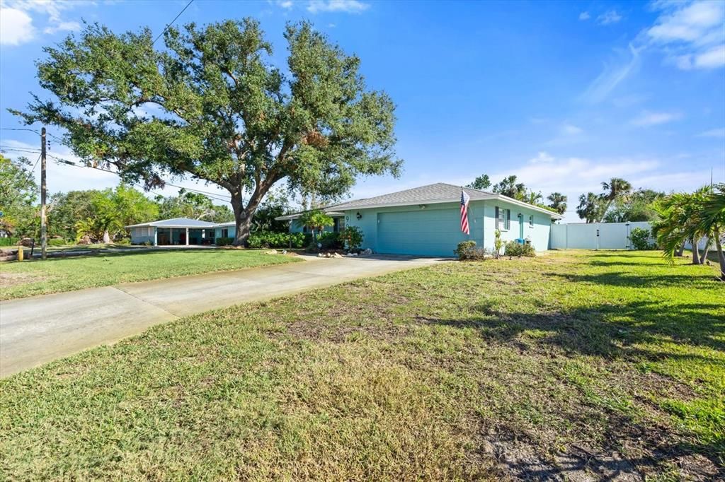 Active With Contract: $574,900 (3 beds, 2 baths, 1653 Square Feet)