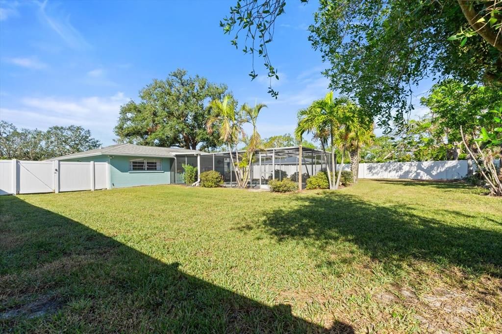 Active With Contract: $574,900 (3 beds, 2 baths, 1653 Square Feet)