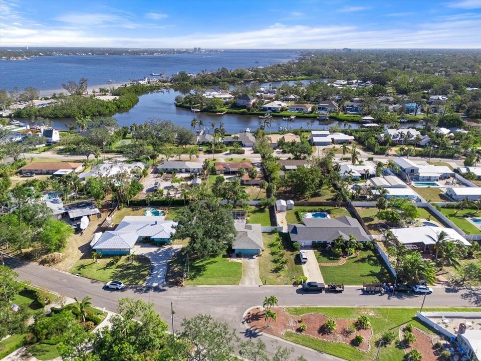 Active With Contract: $574,900 (3 beds, 2 baths, 1653 Square Feet)