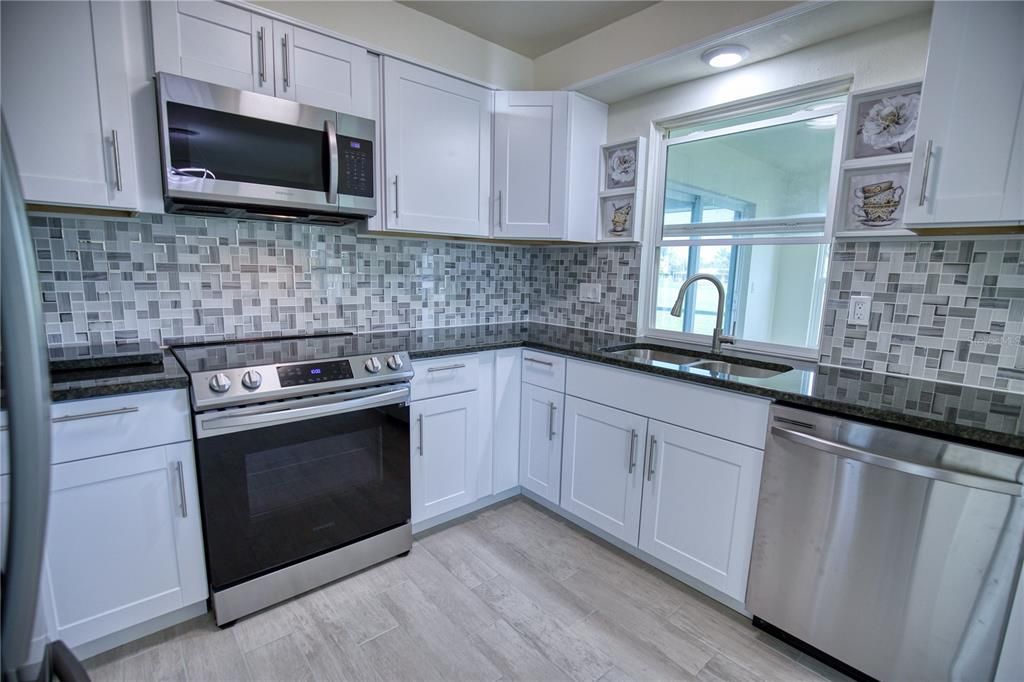 For Sale: $199,900 (2 beds, 2 baths, 1459 Square Feet)