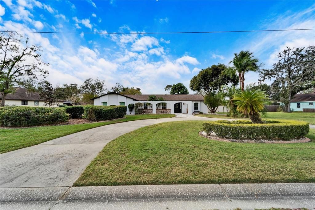 For Sale: $635,500 (3 beds, 2 baths, 2563 Square Feet)