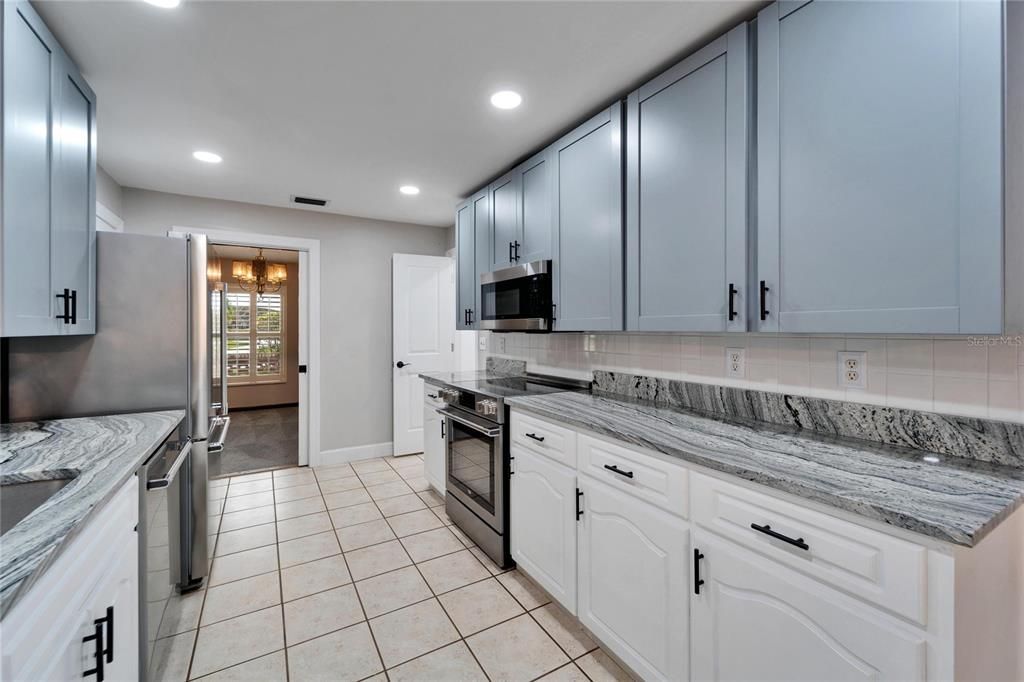 For Sale: $635,500 (3 beds, 2 baths, 2563 Square Feet)