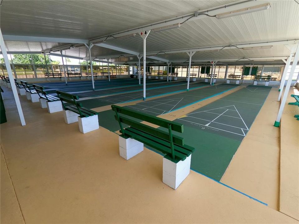 Shuffleboard court