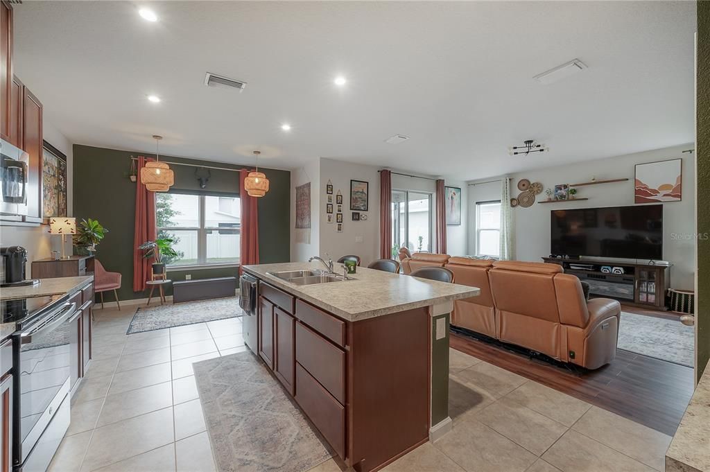 For Sale: $394,900 (4 beds, 2 baths, 2046 Square Feet)