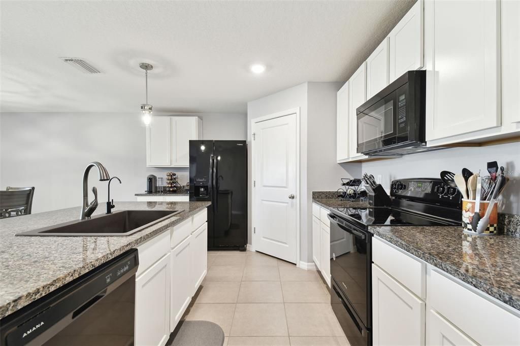 For Sale: $359,900 (4 beds, 2 baths, 1846 Square Feet)