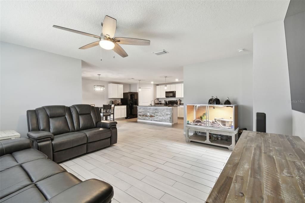 For Sale: $359,900 (4 beds, 2 baths, 1846 Square Feet)