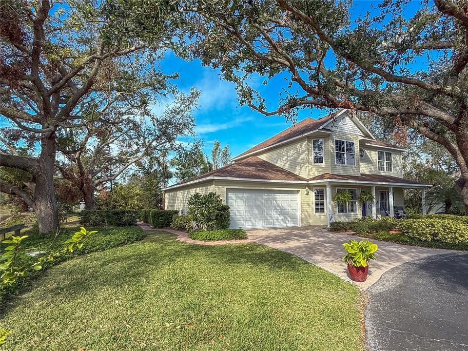 For Sale: $649,900 (3 beds, 2 baths, 2044 Square Feet)