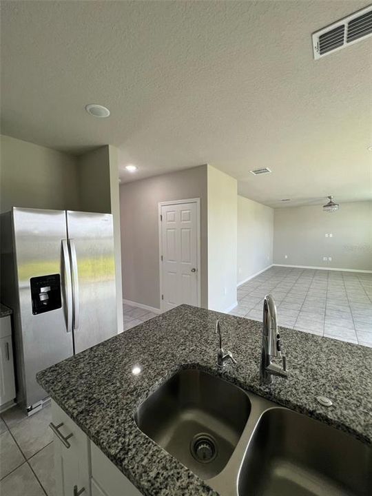 For Rent: $2,450 (4 beds, 2 baths, 2364 Square Feet)