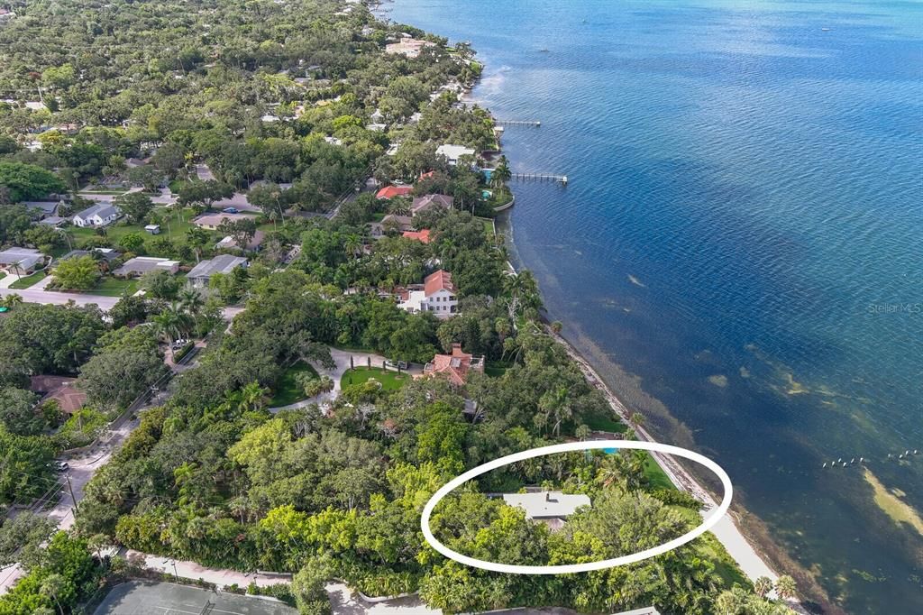 На продажу: $4,500,000 (0.96 acres)