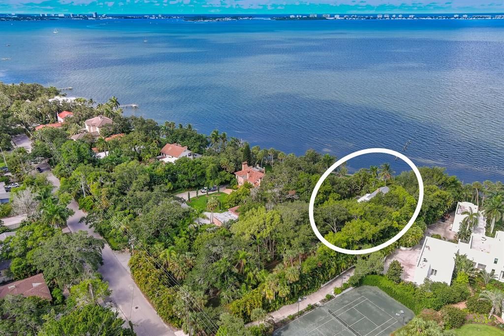 На продажу: $4,500,000 (0.96 acres)