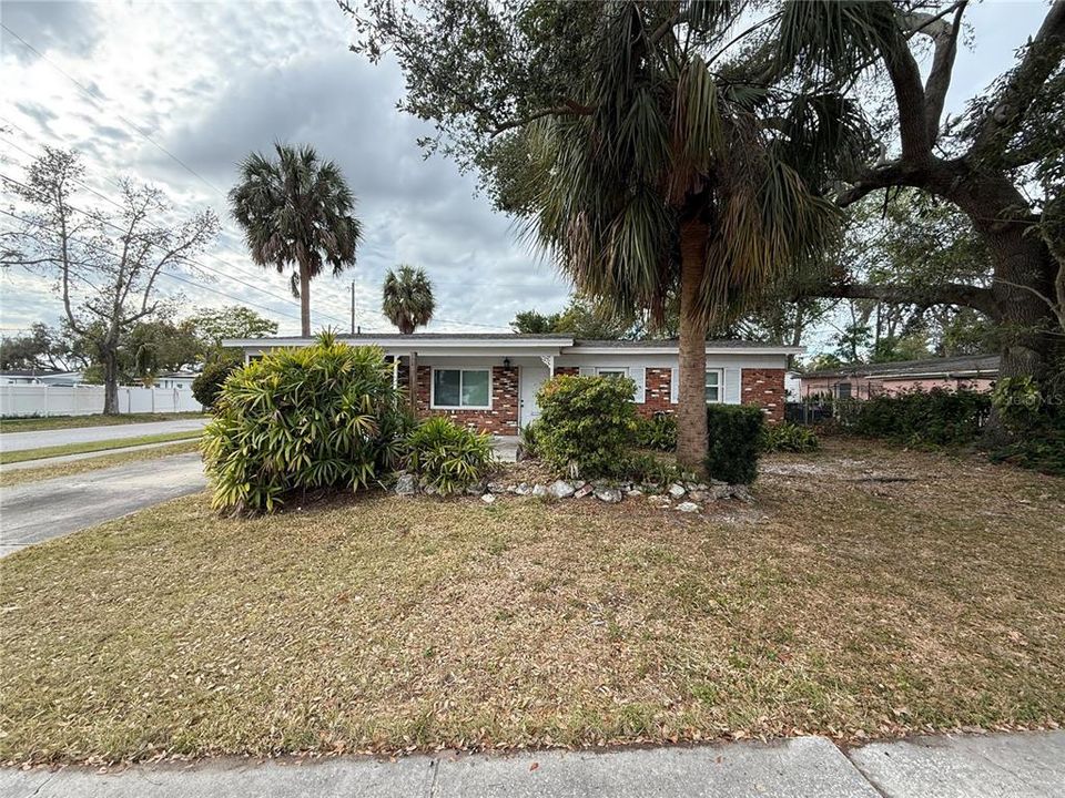 For Sale: $245,000 (3 beds, 2 baths, 1550 Square Feet)