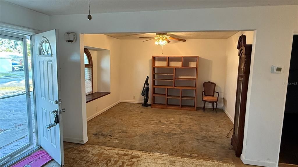 For Sale: $269,000 (2 beds, 1 baths, 1140 Square Feet)