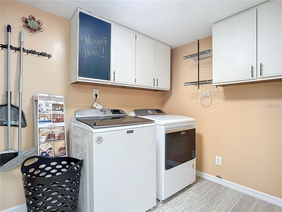 For Sale: $274,500 (2 beds, 1 baths, 1400 Square Feet)