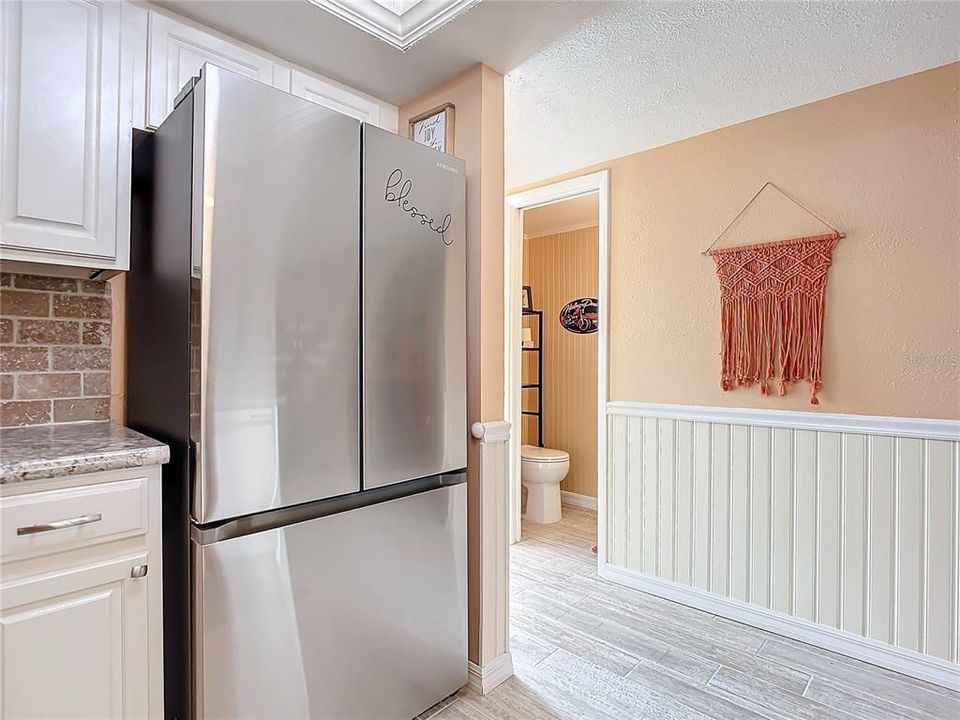 For Sale: $274,500 (2 beds, 1 baths, 1400 Square Feet)