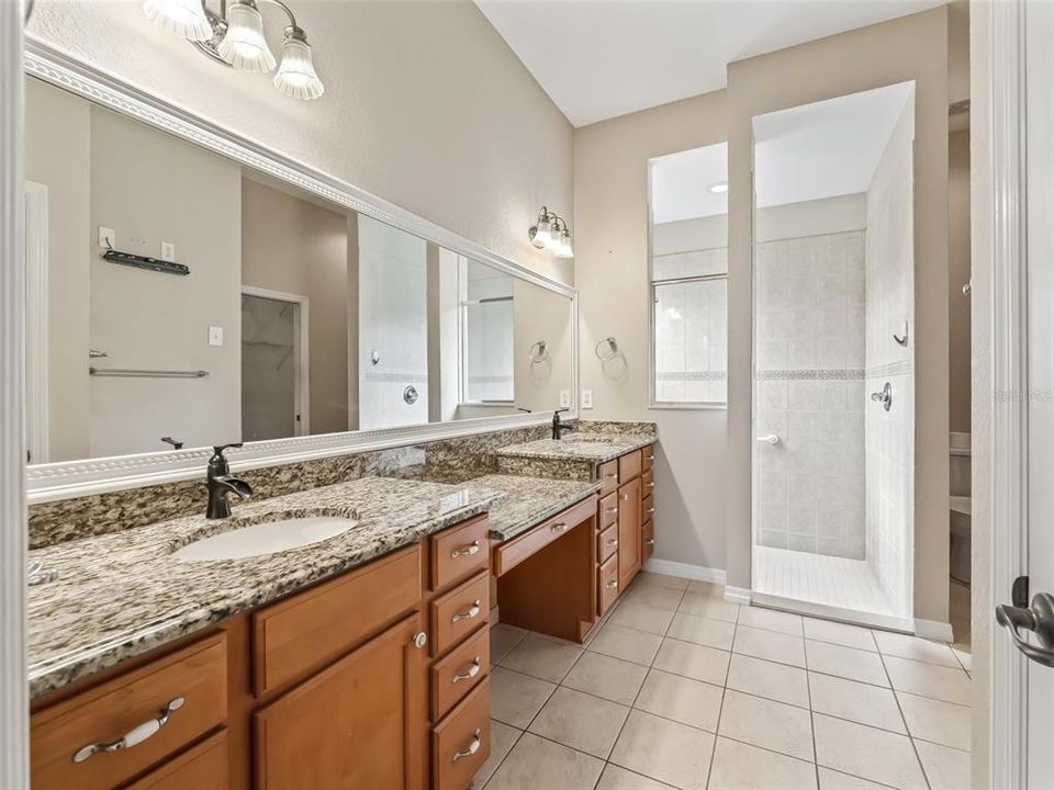 En suite w/Granite topped 2 sink vanity