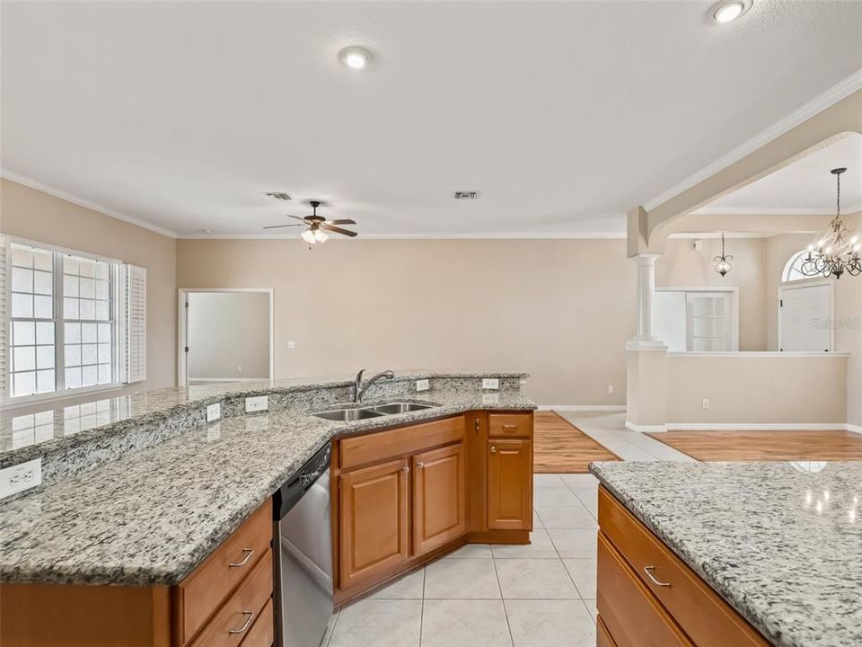 Kitchen w/Granite countertops