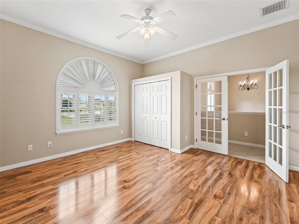 Flex rm w/Built in closet & Plantation shutters