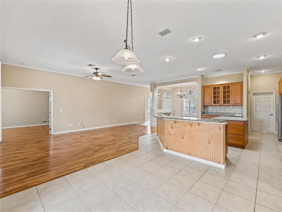 Eat in area of Kitchen w/Tile floor