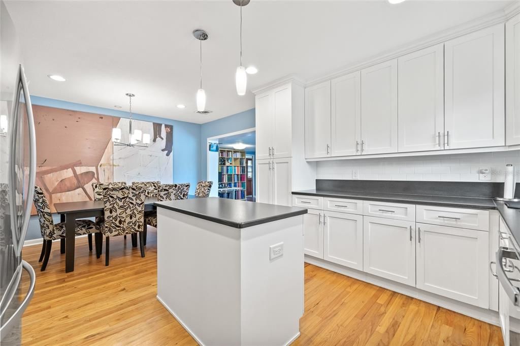 For Sale: $599,000 (3 beds, 2 baths, 1751 Square Feet)