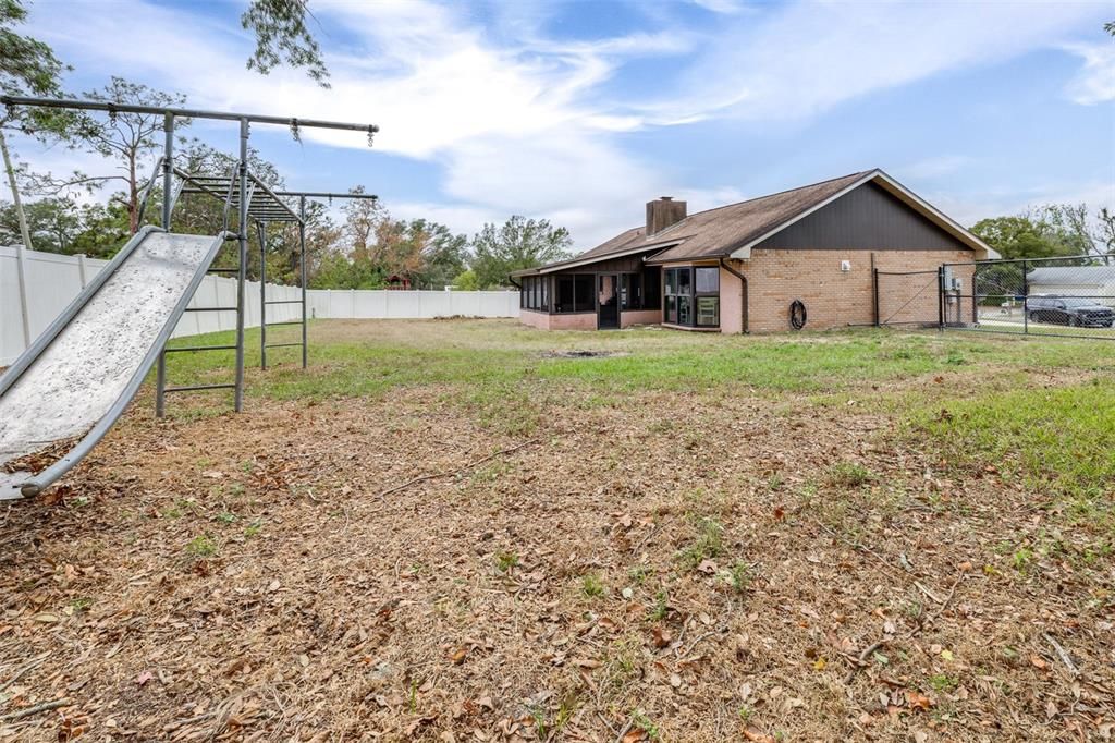 For Sale: $399,900 (3 beds, 2 baths, 1928 Square Feet)