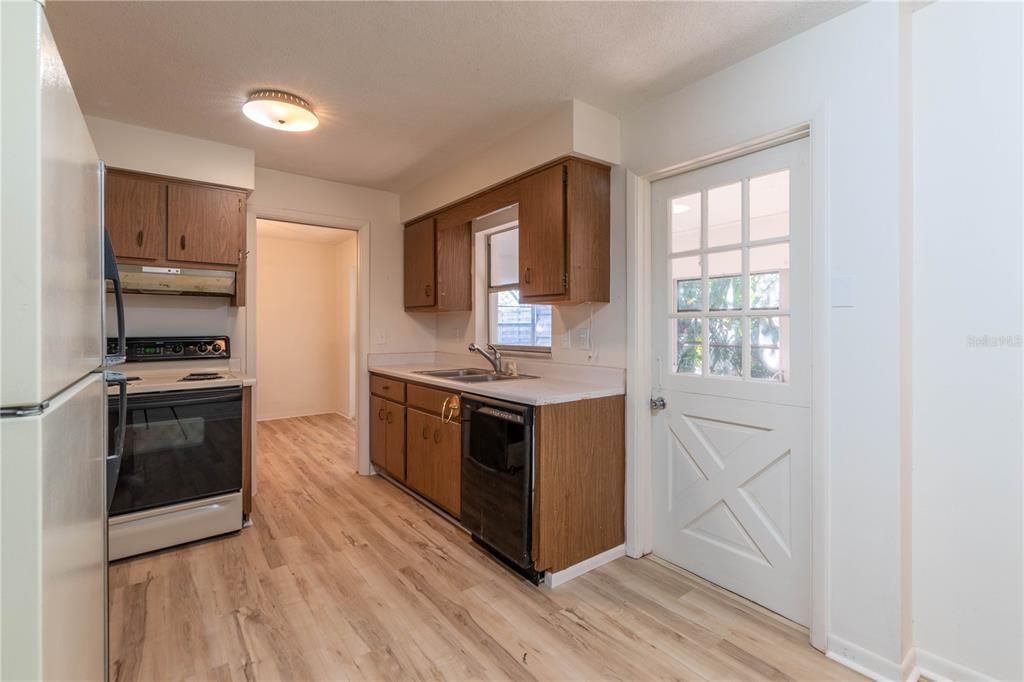 For Sale: $385,000 (3 beds, 2 baths, 1367 Square Feet)