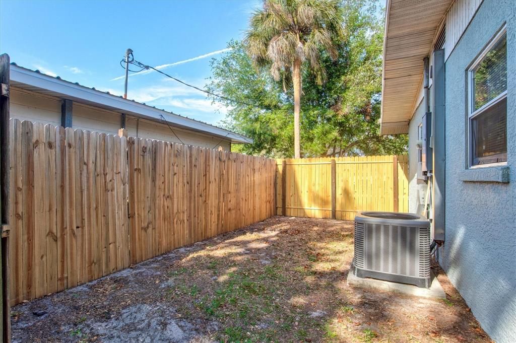 For Sale: $328,000 (2 beds, 1 baths, 1150 Square Feet)