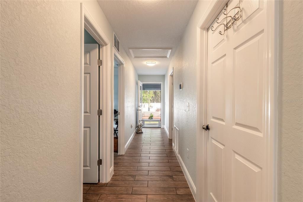 For Sale: $335,000 (2 beds, 2 baths, 1287 Square Feet)