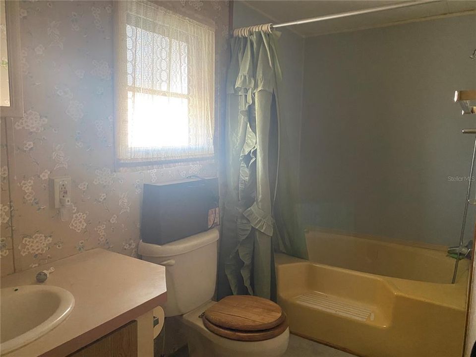 Primary bath has tub/shower combination