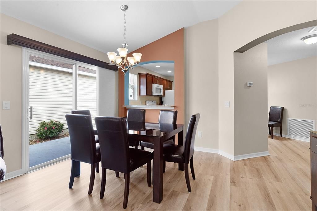 For Sale: $349,900 (2 beds, 2 baths, 1158 Square Feet)