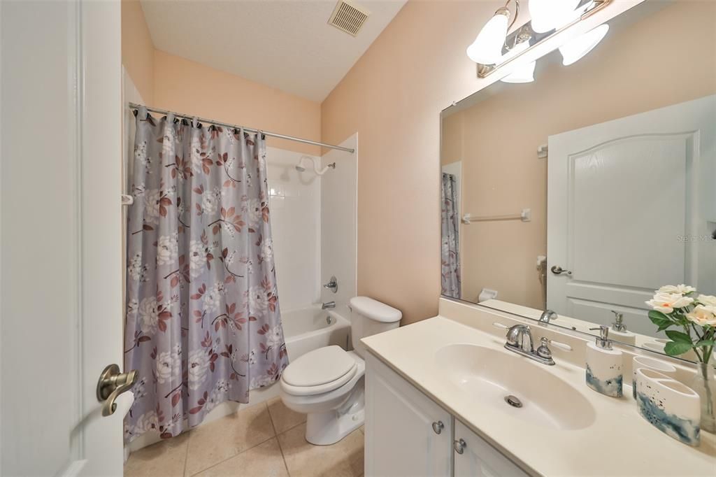 For Sale: $275,000 (2 beds, 2 baths, 1195 Square Feet)