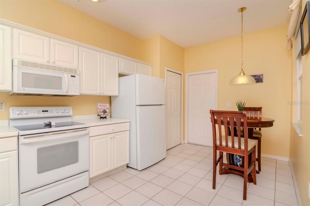 For Sale: $339,444 (2 beds, 2 baths, 1332 Square Feet)