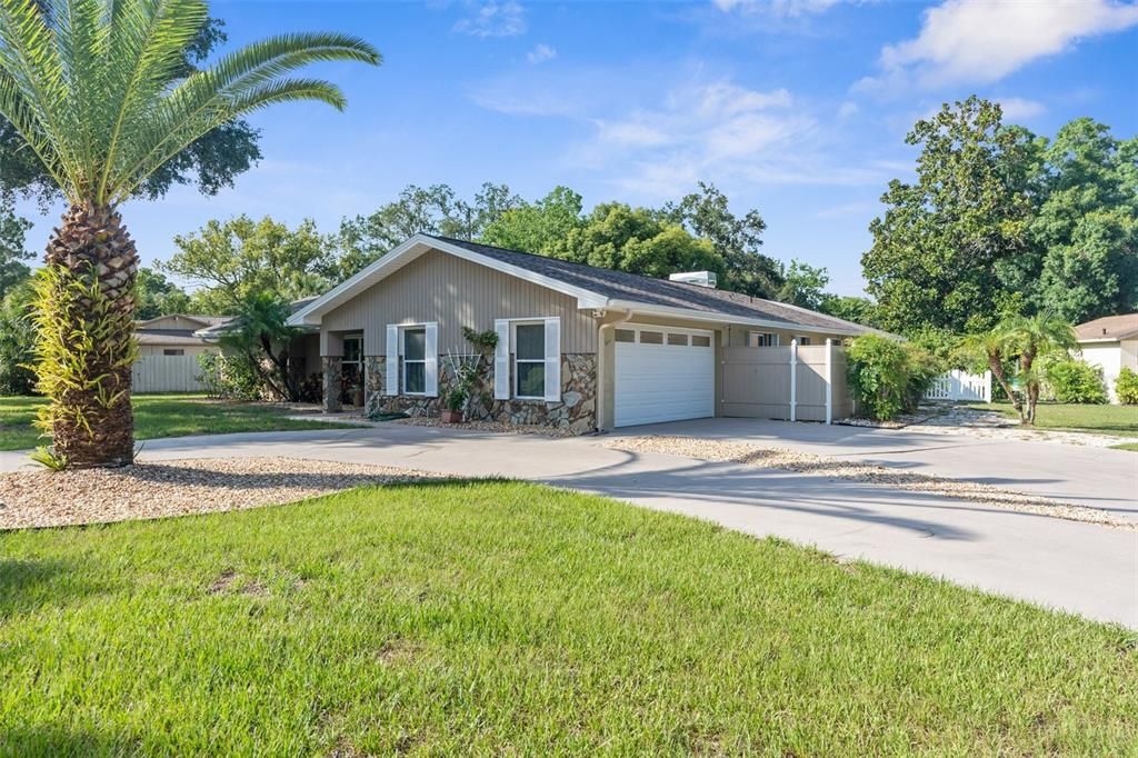 For Sale: $450,000 (3 beds, 2 baths, 1838 Square Feet)